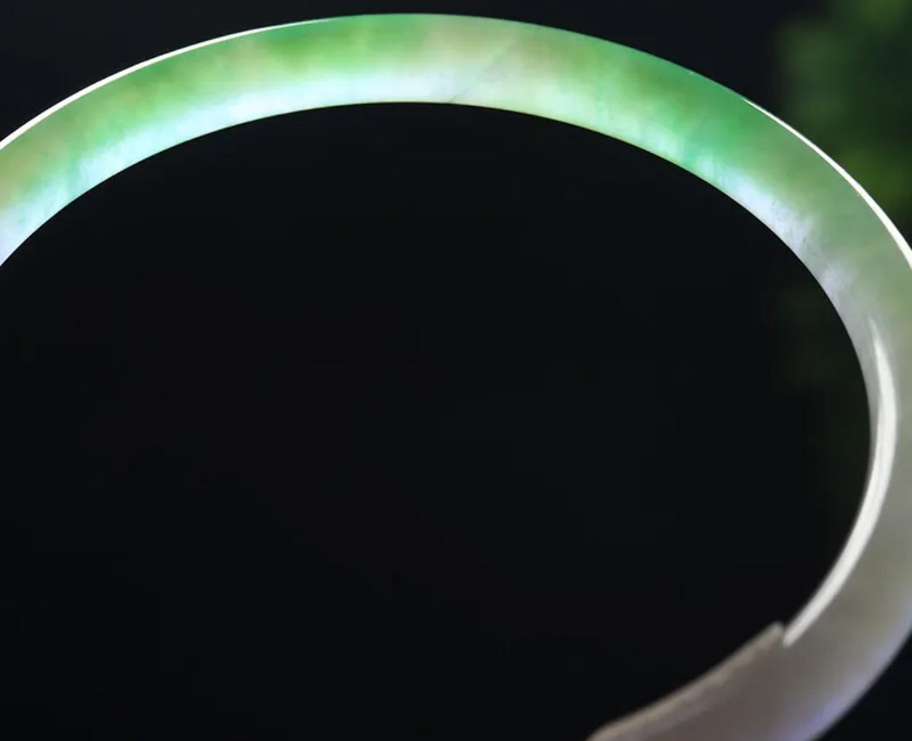 VINTAGE Large Jadeite Green/Lavender Jade Bangle Size 61mm Round Princess Thin Cut M953 - JazzyJewelbyAmina
