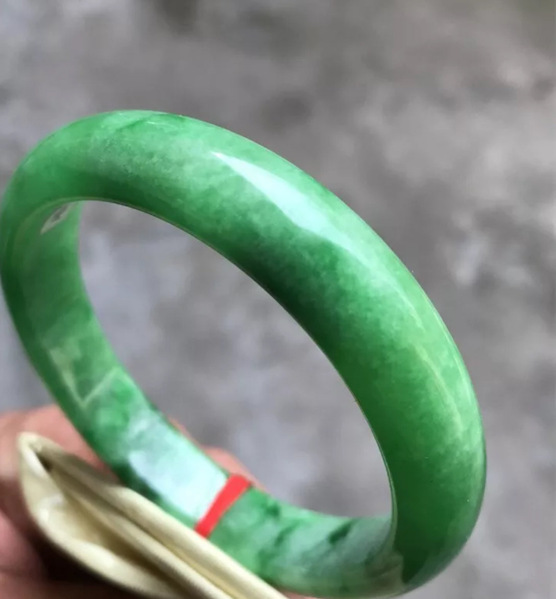 VINTAGE Medium Jadeite Green Jade Bangle Size 59mm Emerald Green D641 - JazzyJewelbyAmina
