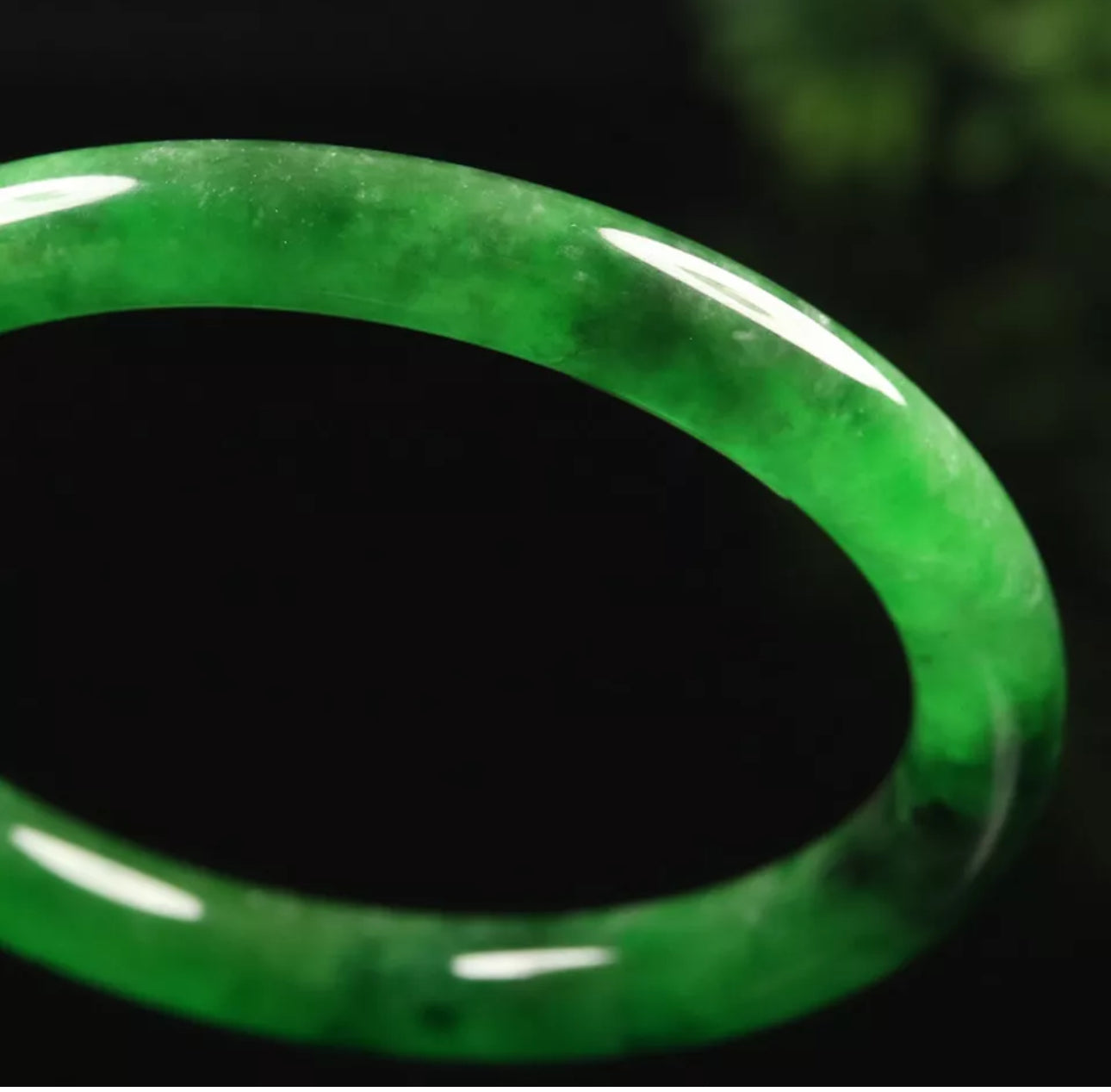 VINTAGE Medium Jadeite Emerald Green Jade Bangle w/ Bits of Black Jade - Round Princess Cut Size 57mm M115 - JazzyJewelbyAmina