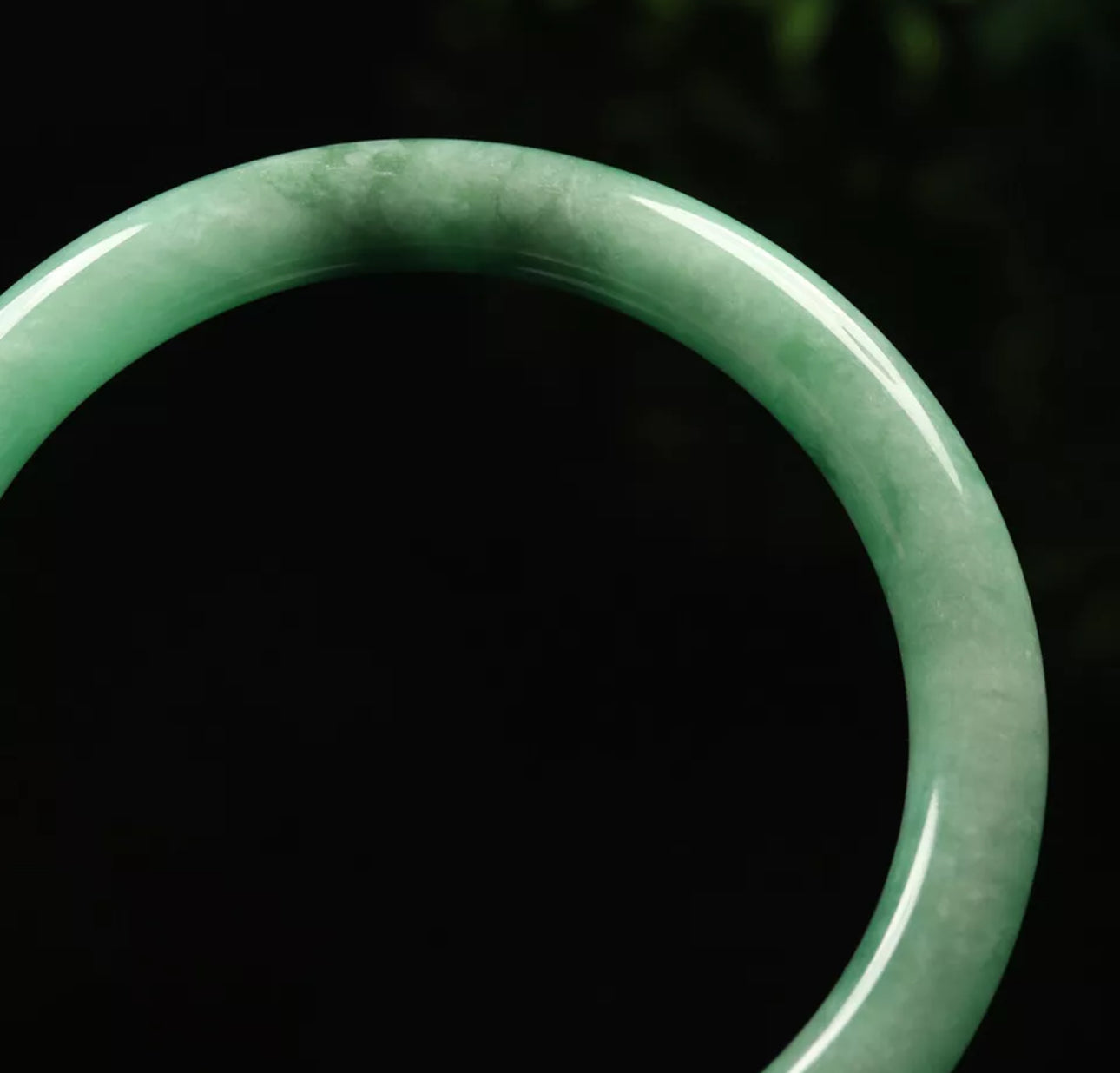 VINTAGE Medium Jadeite Green Jade Bangle Size 58mm Round Princess Thin Cut J835 - JazzyJewelbyAmina