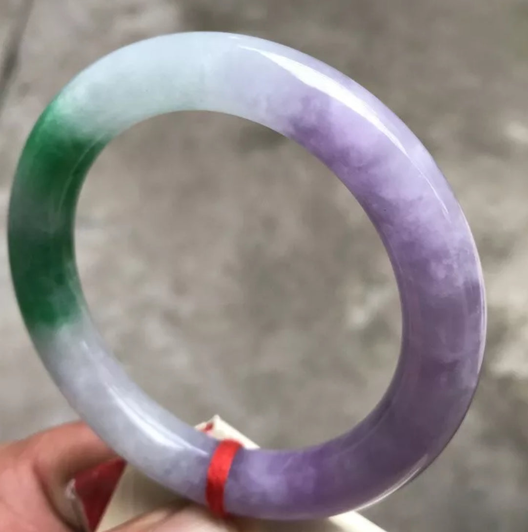 VINTAGE Large Jadeite Green/Lavender/White Jade Bangle Size 60mm Round Princess Cut D992 - JazzyJewelbyAmina
