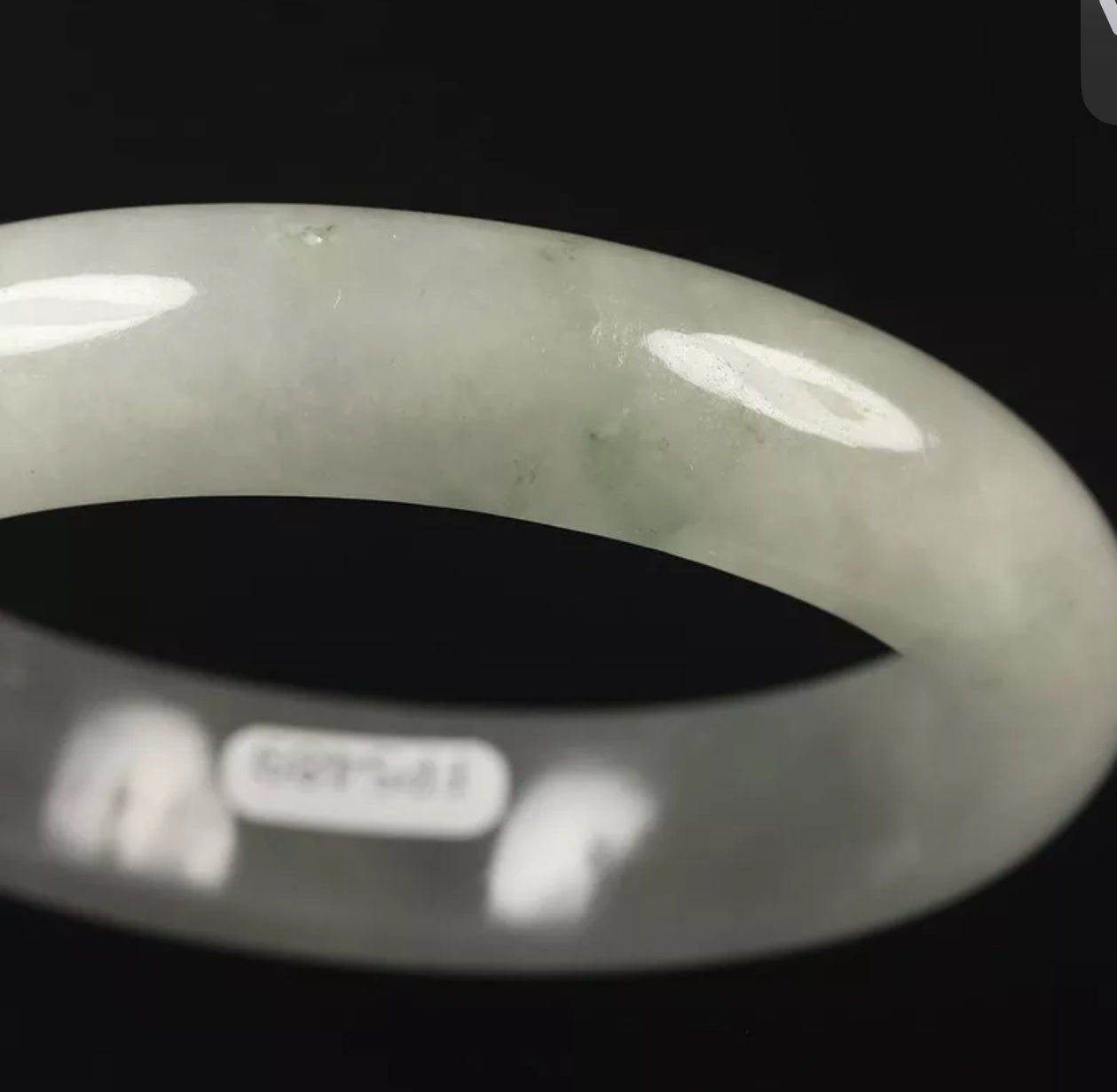 VINTAGE Large Jadeite Pale Lavender Jade Bangle w/ Flower Jade Size 60mm Y031 - JazzyJewelbyAmina