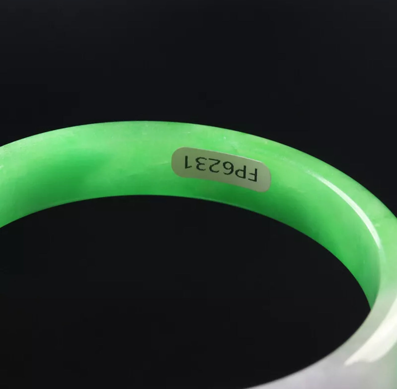 VINTAGE Medium Jadeite Green/Lavender Jade Bangle Size 58mm U515 - JazzyJewelbyAmina