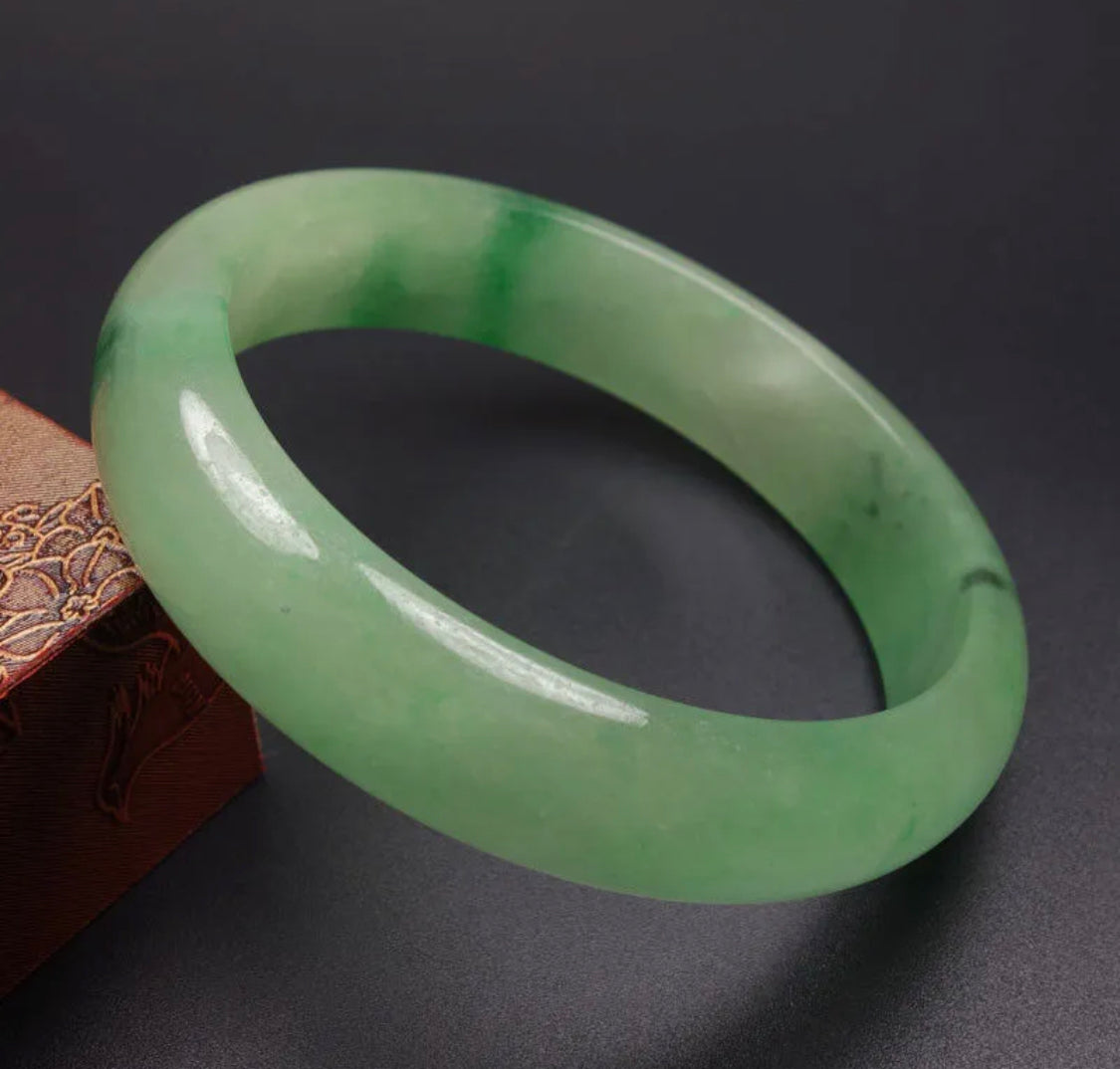 VINTAGE Medium Jadeite Green Jade Bangle Size 59mm G85 - JazzyJewelbyAmina