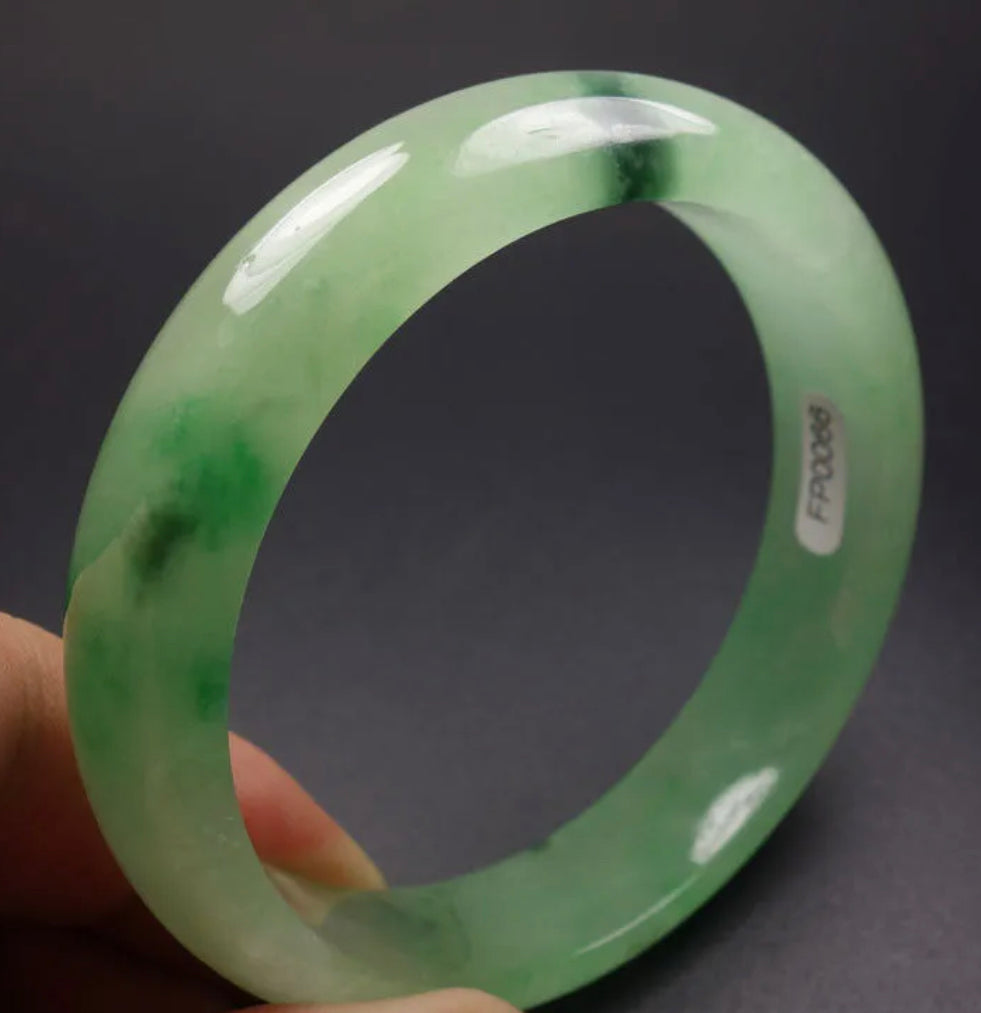 VINTAGE Medium Jadeite Green Jade Bangle Size 59mm G85 - JazzyJewelbyAmina