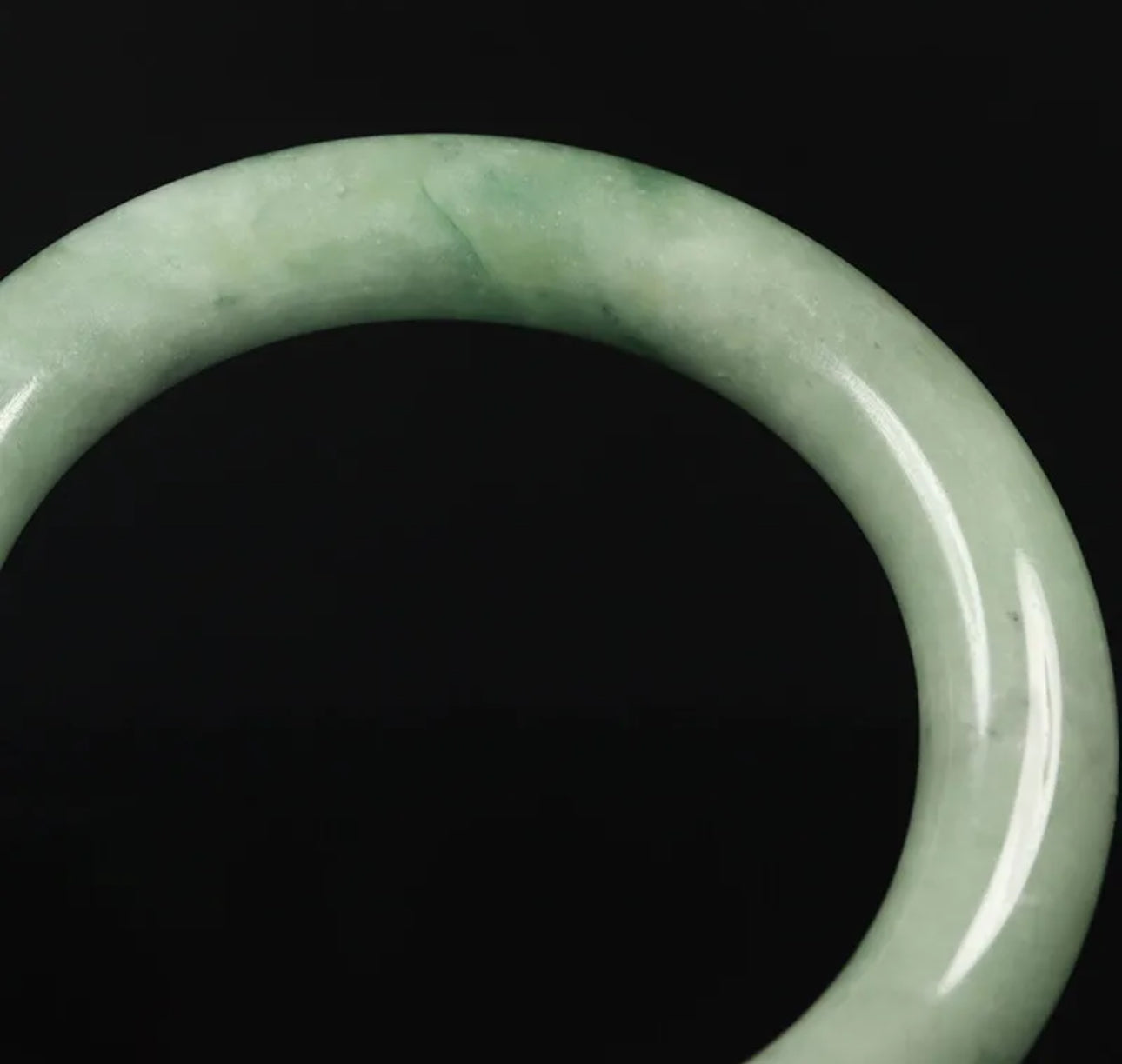 VINTAGE Large Jadeite Pale Green Jade Round Princess, Cut Bangle Size 61 MM M173 - JazzyJewelbyAmina