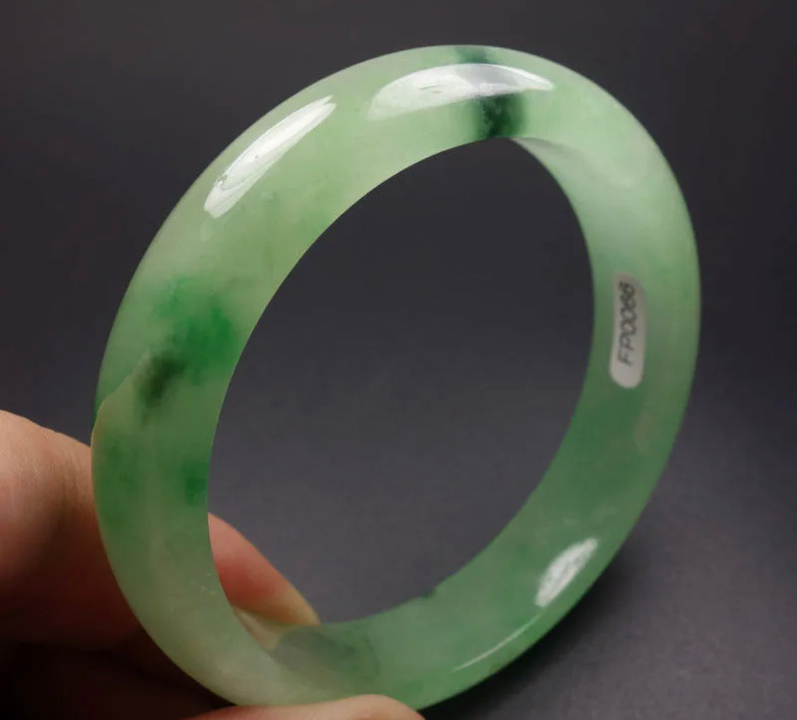 VINTAGE Medium Jadeite Green Jade Bangle Size 59mm G85 - JazzyJewelbyAmina
