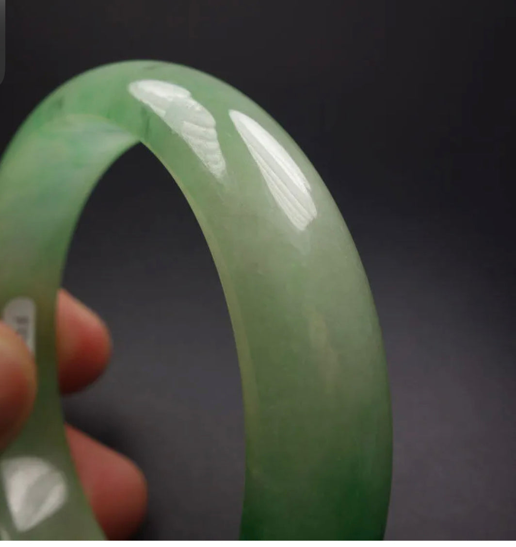 VINTAGE Medium Jadeite Green Jade Bangle Size 59mm G85 - JazzyJewelbyAmina