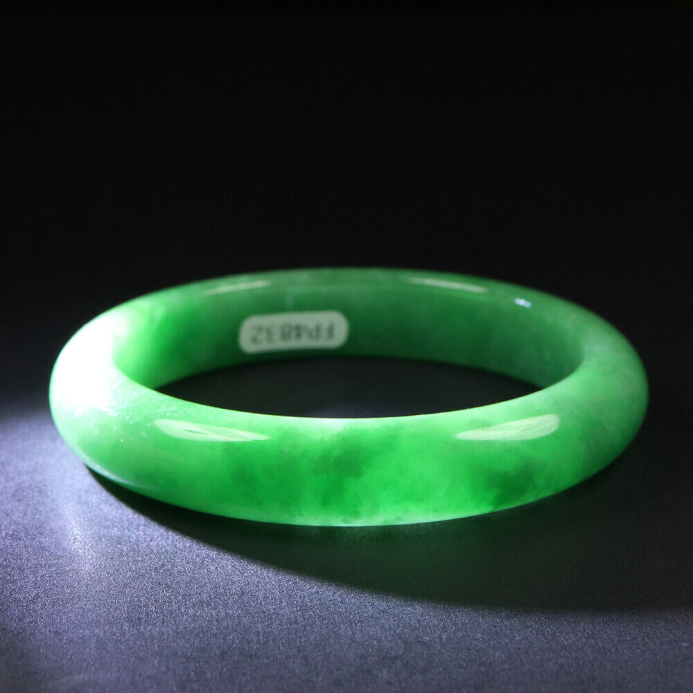 VINTAGE Medium Jadeite Green Jade Bangle from Burma Size 58mm M717 - JazzyJewelbyAmina