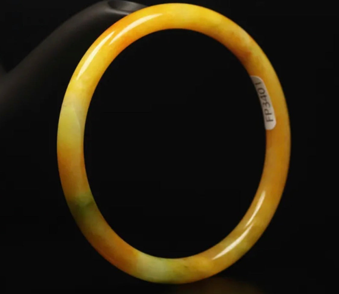 VINTAGE Medium Jadeite Yellow Jade Bangle from Thailand Size 58mm S855 - JazzyJewelbyAmina