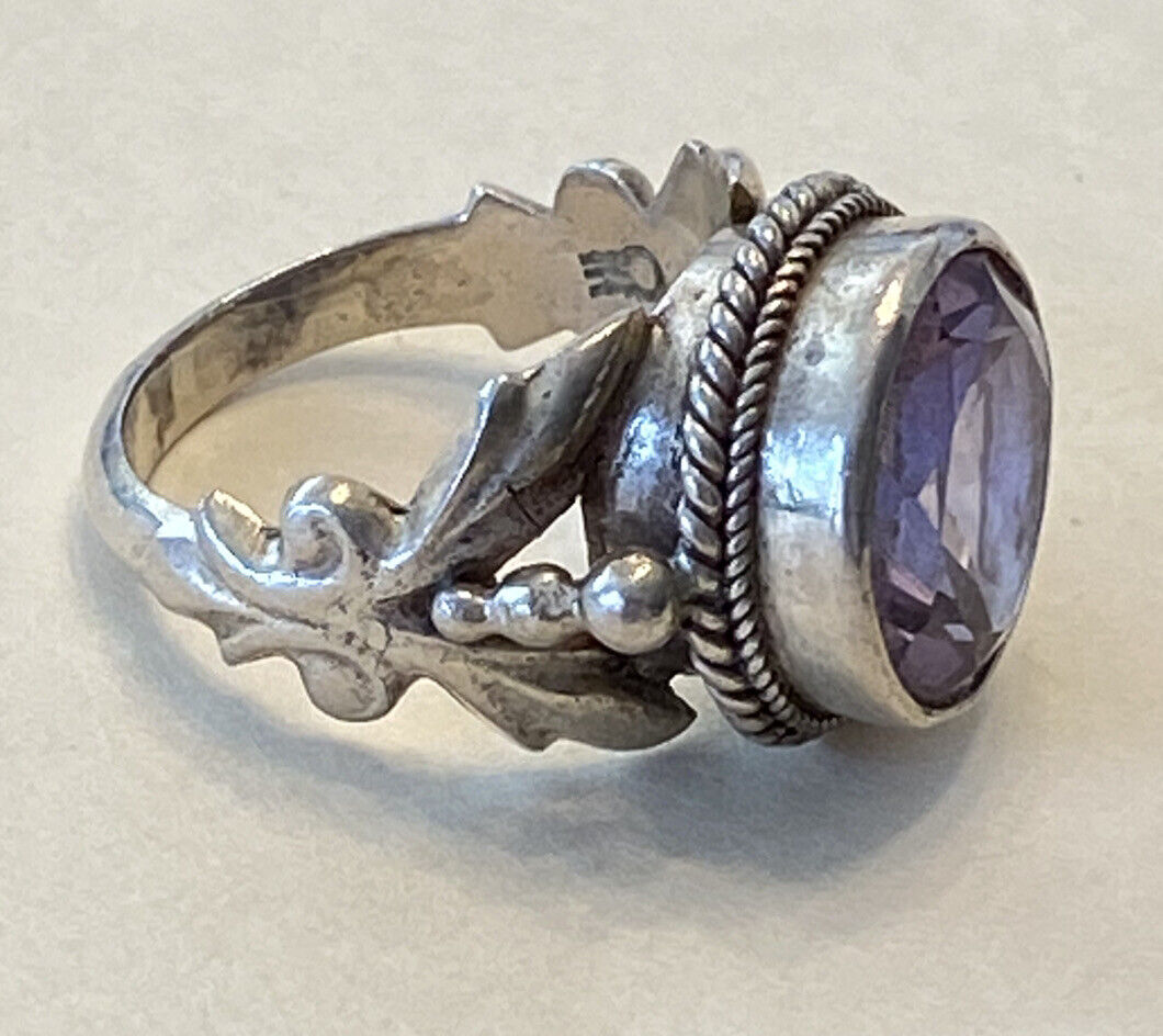 VINTAGE Amethyst Ring - Sterling Silver - Medium 6.25 US - JazzyJewelbyAmina