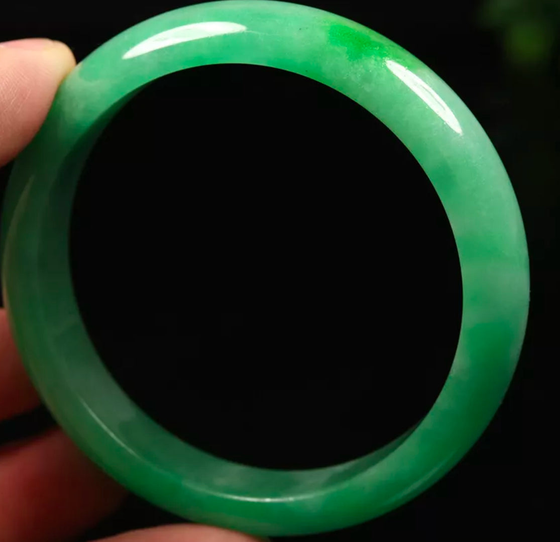 VINTAGE Large Jadeite Green Jade Bangle Size 60mm Beautiful Pop Green D625 - JazzyJewelbyAmina 