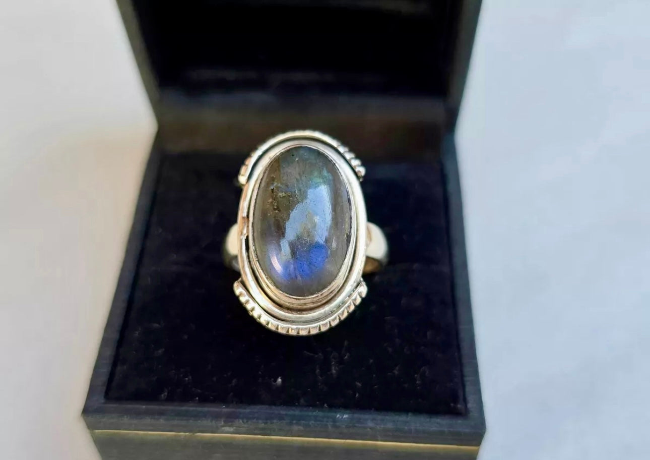 VINTAGE Labradorite Cabochon Ring Sterling Silver Size 7 US - Fine BOHO Stone Piece - JazzyJewelbyAmina 