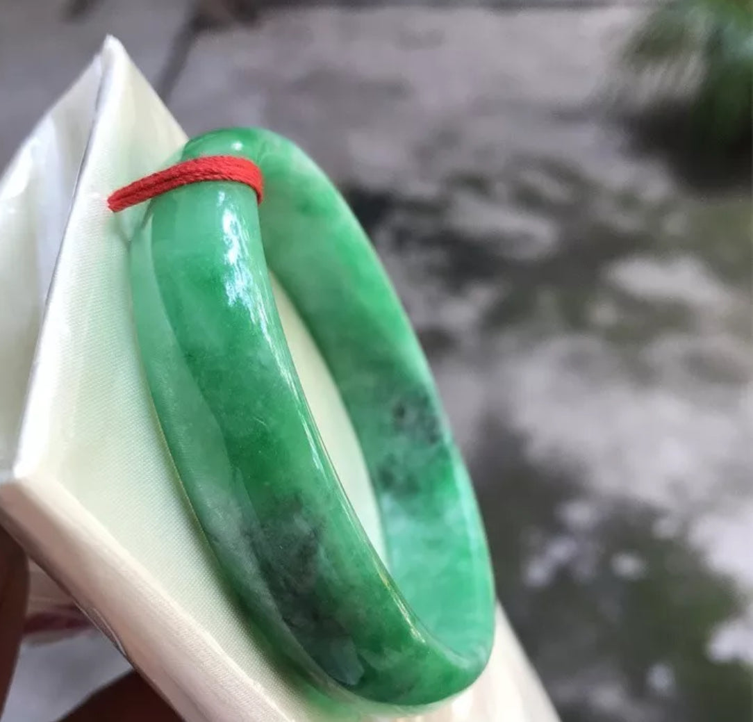 VINTAGE Large Jadeite Green Jade Bangle Size 62mm Emerald Green A464 - JazzyJewelbyAmina 
