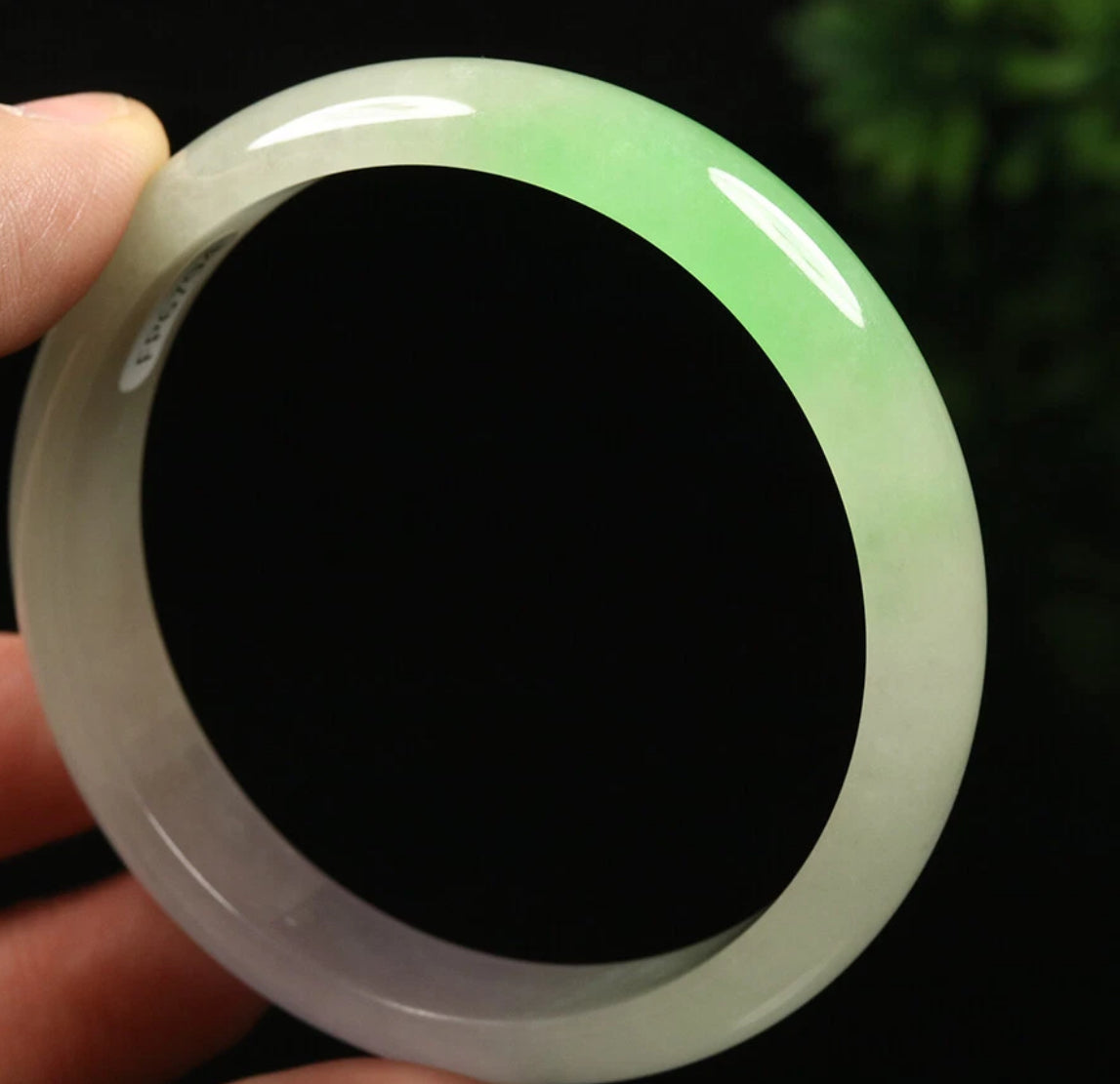 VINTAGE Large Icy Jadeite Green/Lavender Jade Bangle Size   60 mm U641