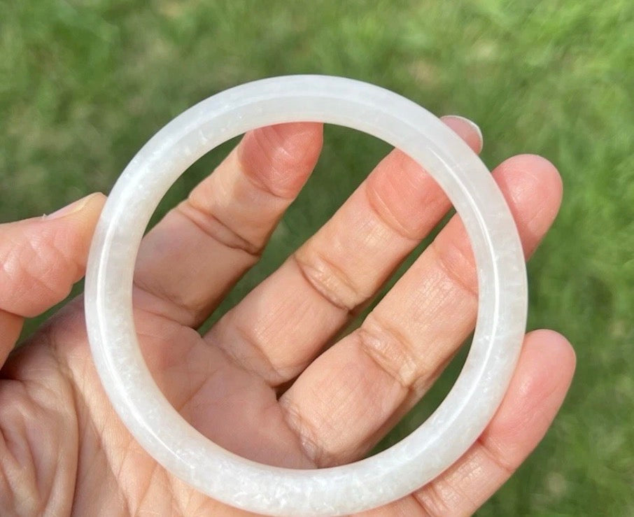 VINTAGE Small Nephrite Jade Bangle Size 56.2 MM Y281 - JazzyJewelbyAmina 