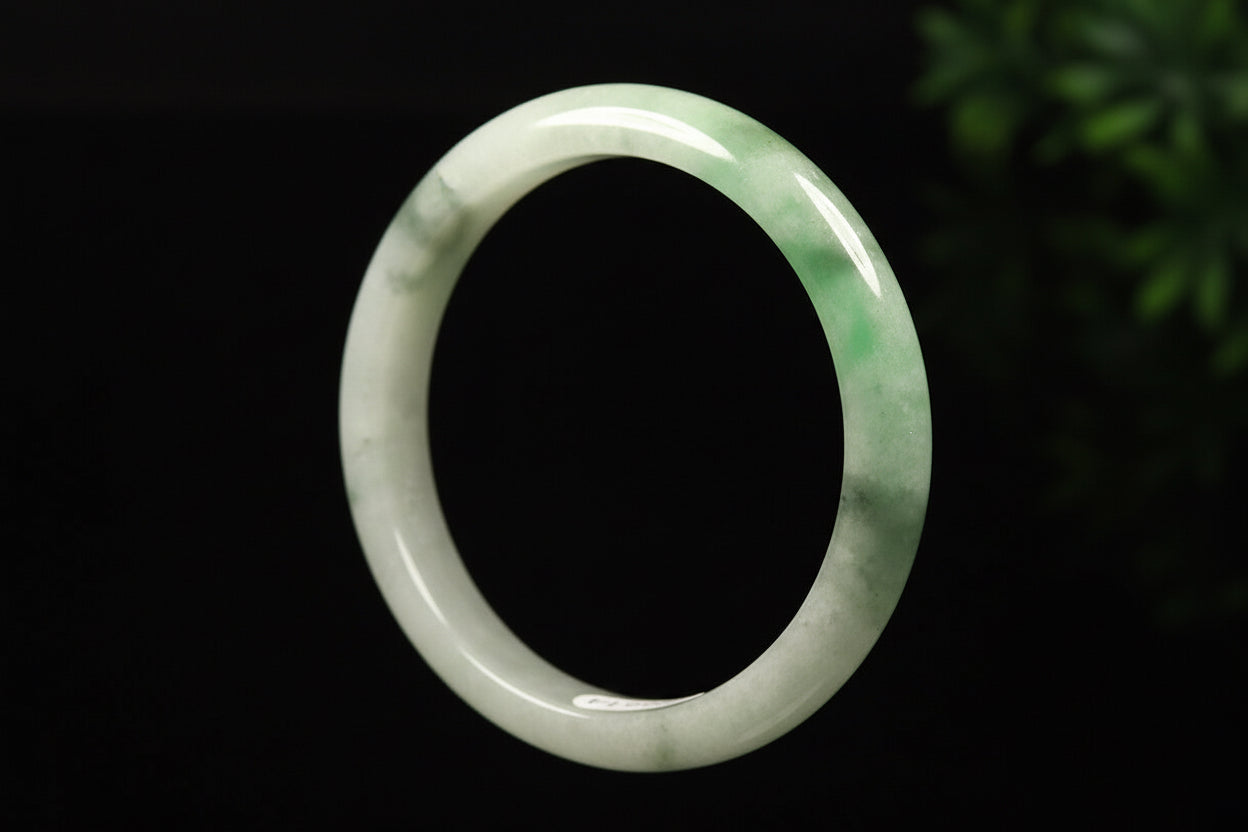 VINTAGE Small Jadeite Green/White Jade Bangle Size 55mm D281 - JazzyJewelbyAmina 