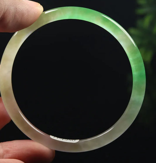 VINTAGE Large Jadeite Green/Lavender Jade Bangle Size 61mm Round Princess Thin Cut M953 - JazzyJewelbyAmina 
