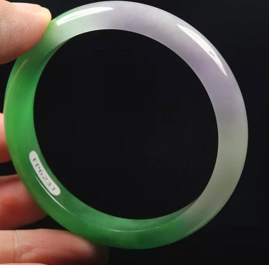 VINTAGE Medium Jadeite Green/Lavender Jade Bangle Size 58mm U515 - JazzyJewelbyAmina 