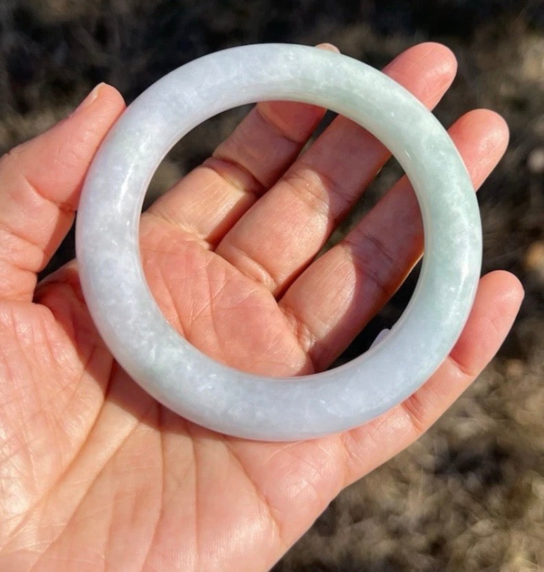 VINTAGE Medium Jadeite Lavender Green Jade Bangle Size 58.2 Round Princess Cut A821 - JazzyJewelbyAmina 