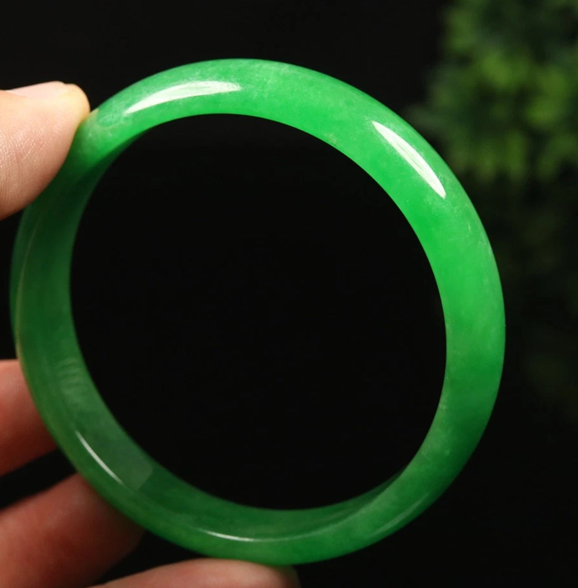 VINTAGE Large Jadeite Emerald Green Jade Bangle Size 61MM Y751