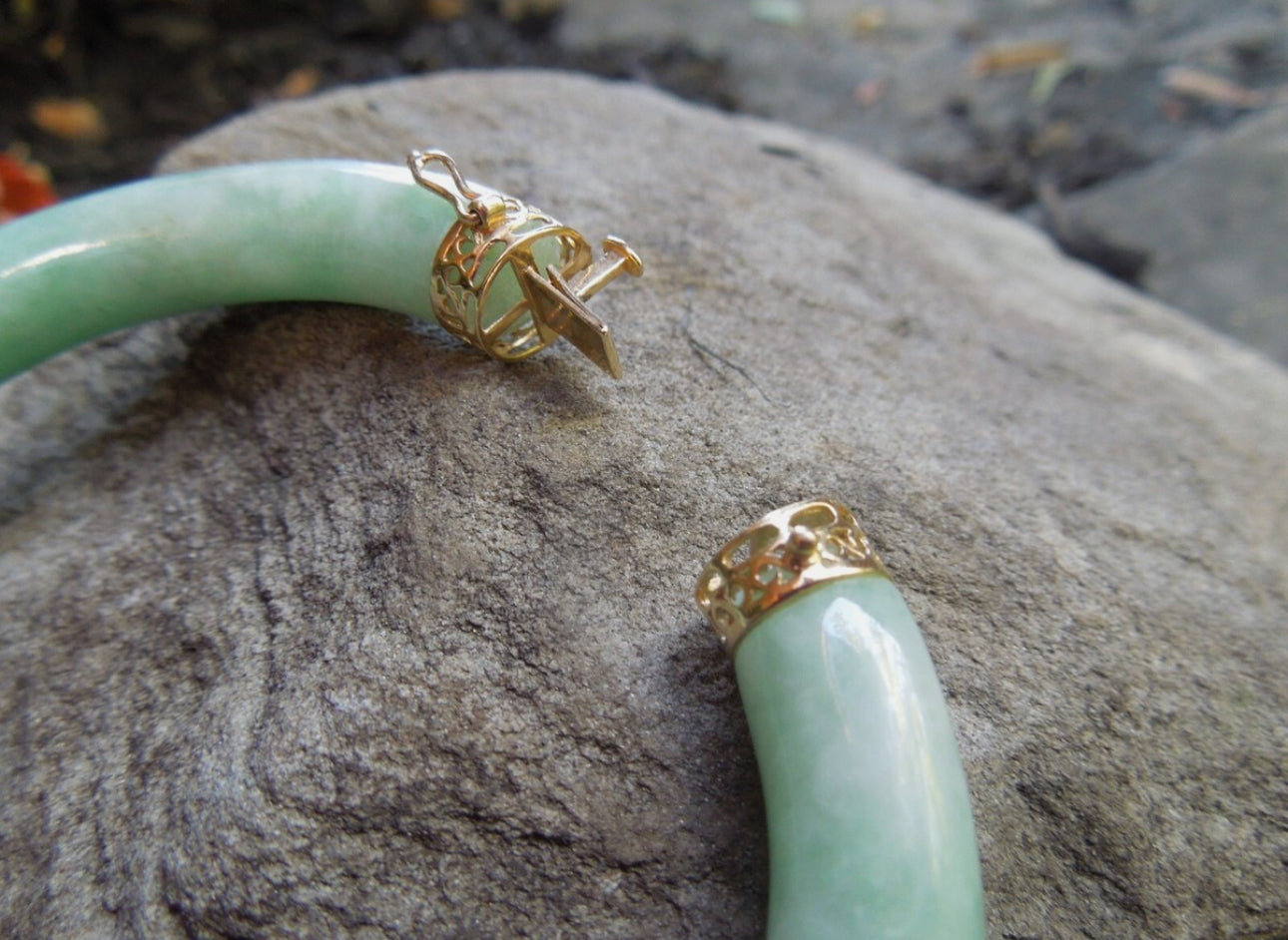 VINTAGE Vtg 14K Yellow Gold Hinge Jade Bangle 7"Fine Jade Piece