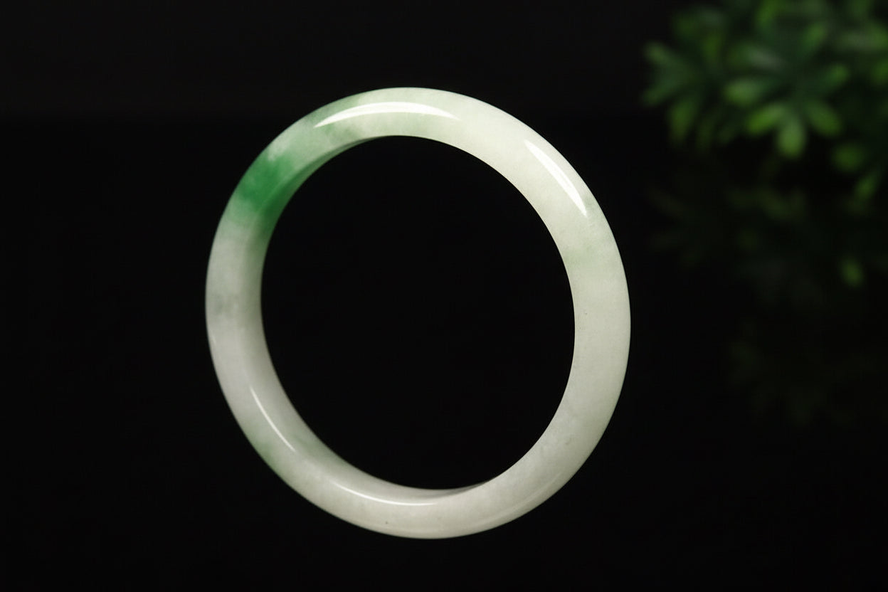 VINTAGE Small Jadeite Green/White Jade Bangle Size 55mm D281 - JazzyJewelbyAmina 