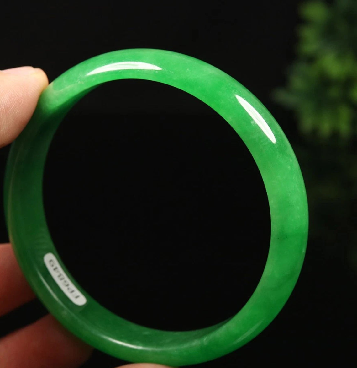 VINTAGE Large Jadeite Emerald Green Jade Bangle Size 61MM Y751
