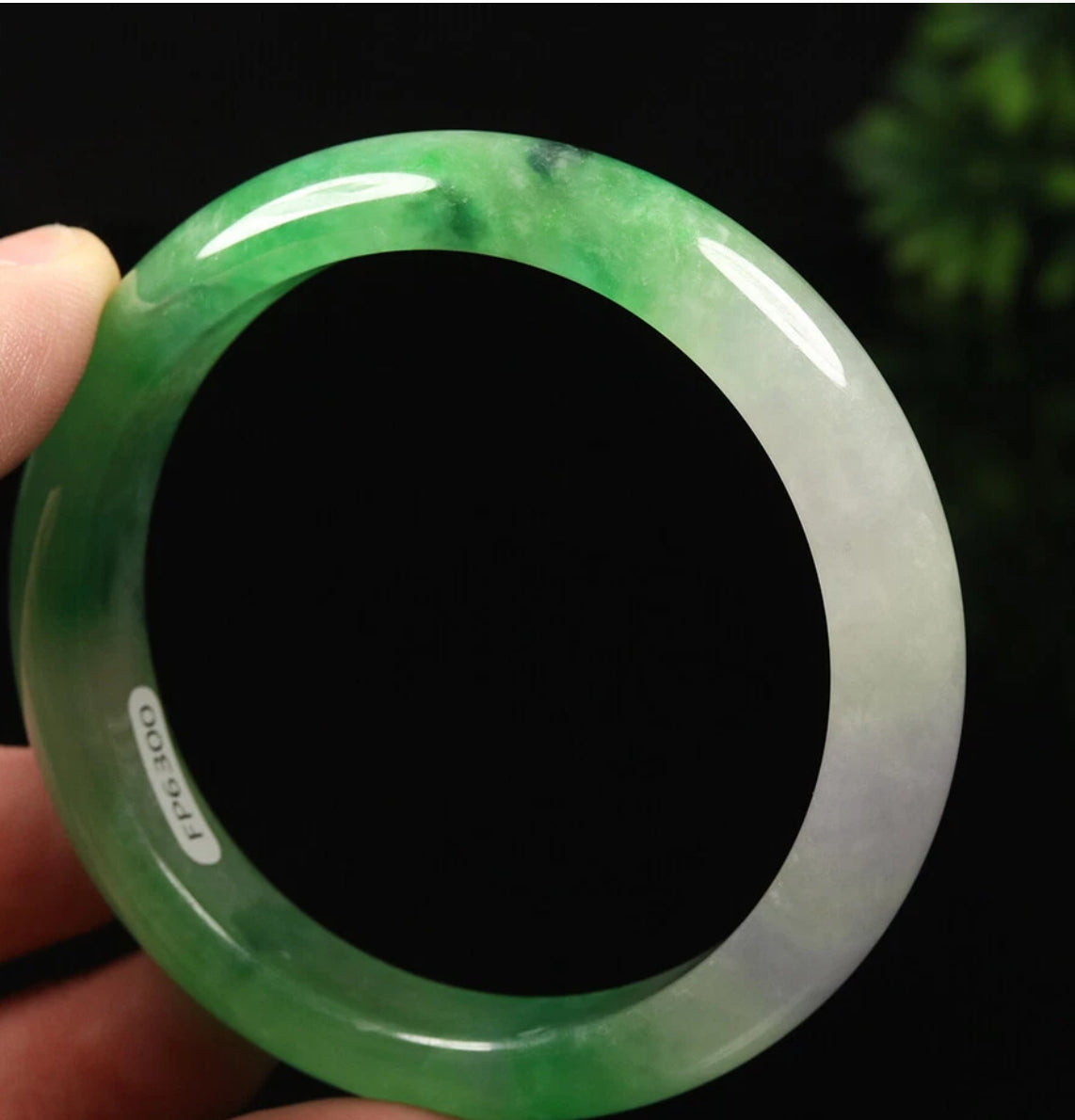 VINTAGE Medium Jadeite Green Lavender Icy Jade Bangle Size 59mm U653
