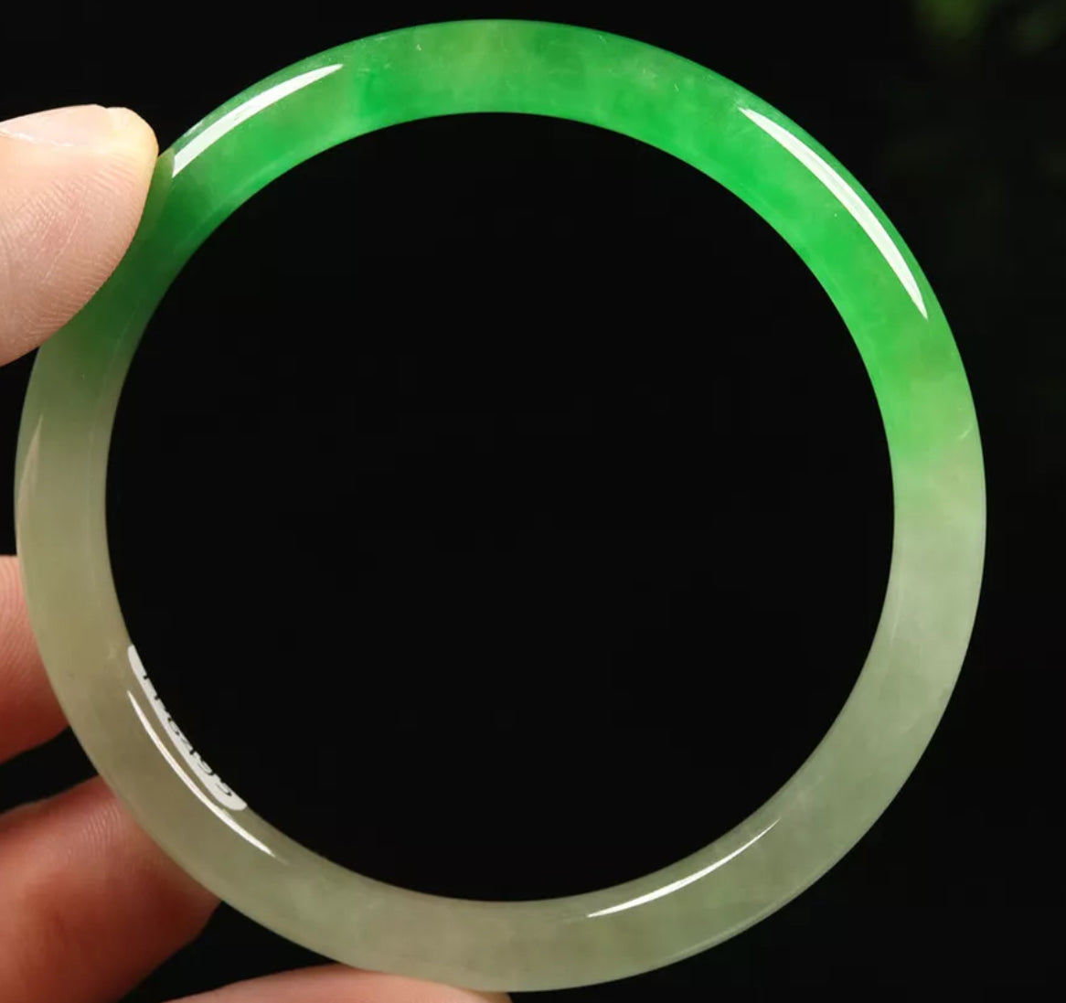 VINTAGE Medium Jadeite Green Jade Bangle Size 59mm Ombré Round Princess Cut G43 - JazzyJewelbyAmina 