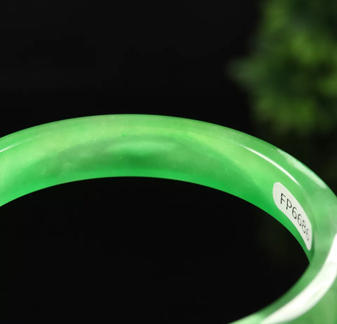 VINTAGE Medium Jadeite Green Jade Bangle Size 58mm Emerald Green Jade Shade M425