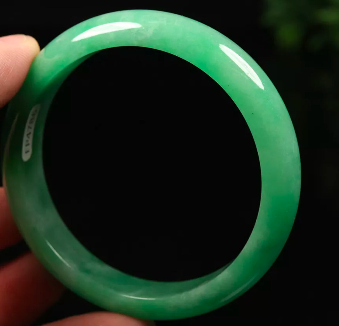 VINTAGE Large Jadeite Green Jade Bangle Size 60mm Beautiful Pop Green D625 - JazzyJewelbyAmina 