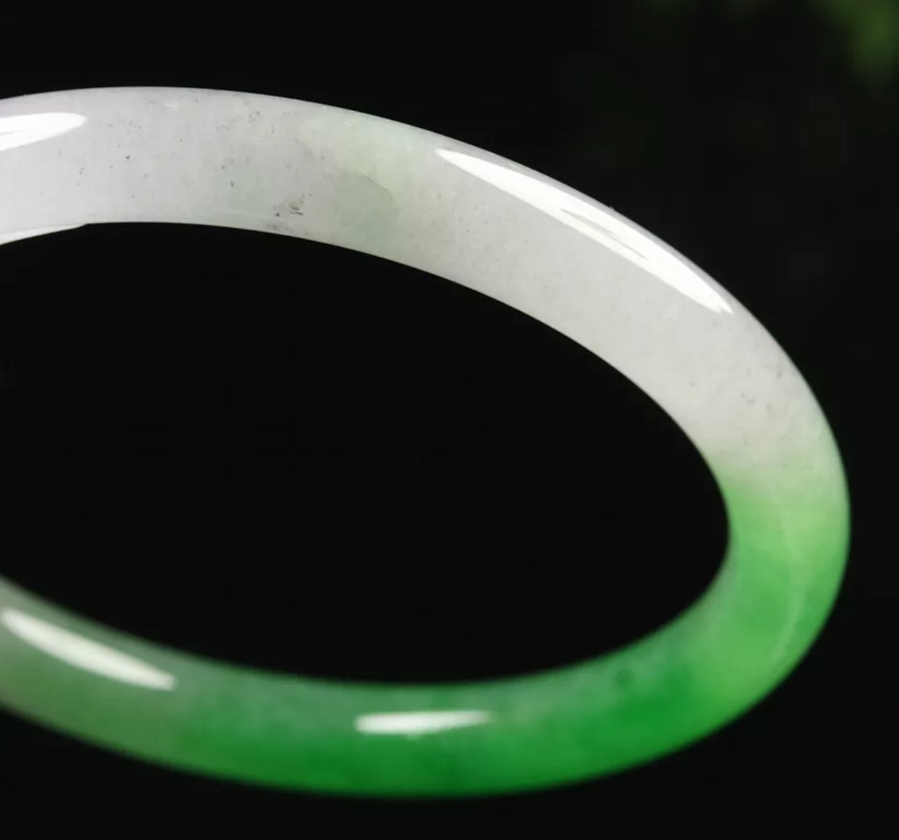 VINTAGE Medium Jadeite White Lavender Green Jade Bangle Size 58mm N465 - JazzyJewelbyAmina 
