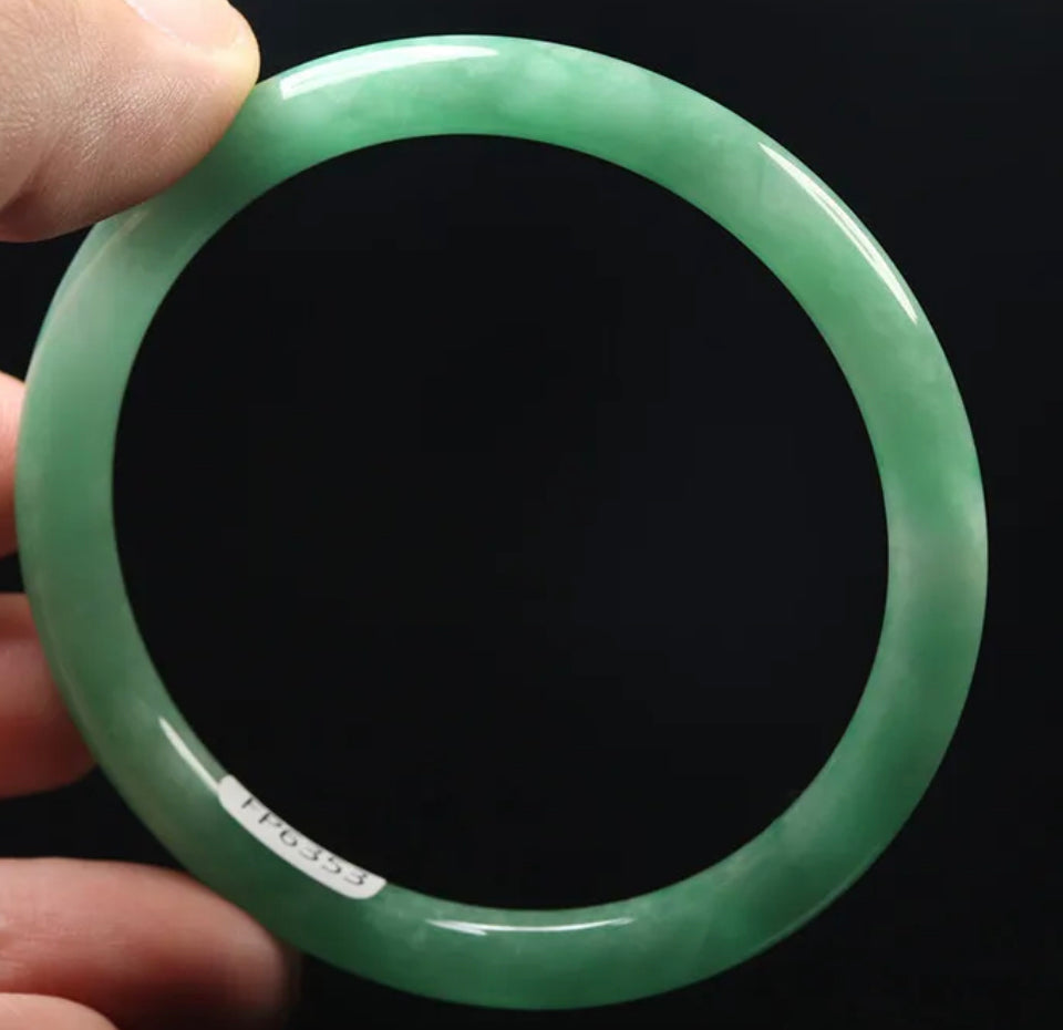VINTAGE Large Jadeite Green Jade Bangle Round Princess Cut Size 60mm F759 - JazzyJewelbyAmina 