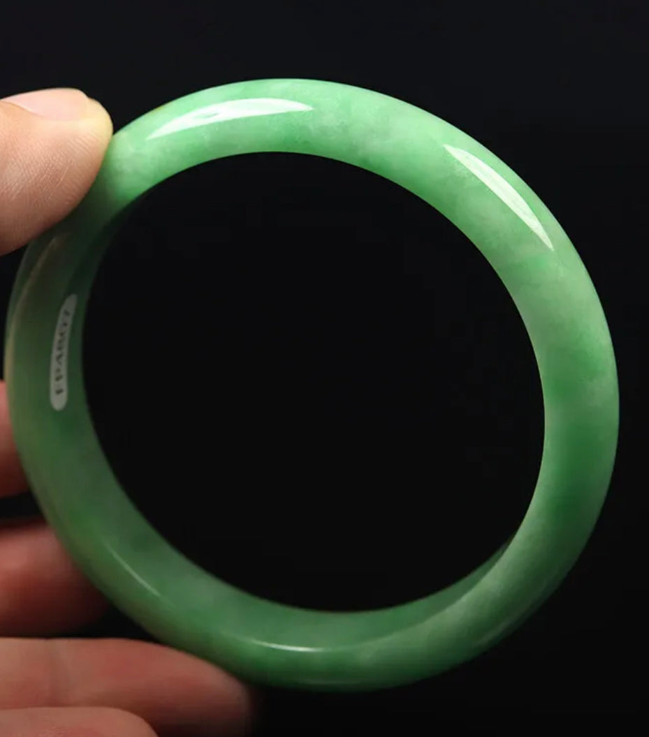 VINTAGE Large Jadeite Green Jade Bangle Size 62mm J667 - JazzyJewelbyAmina 