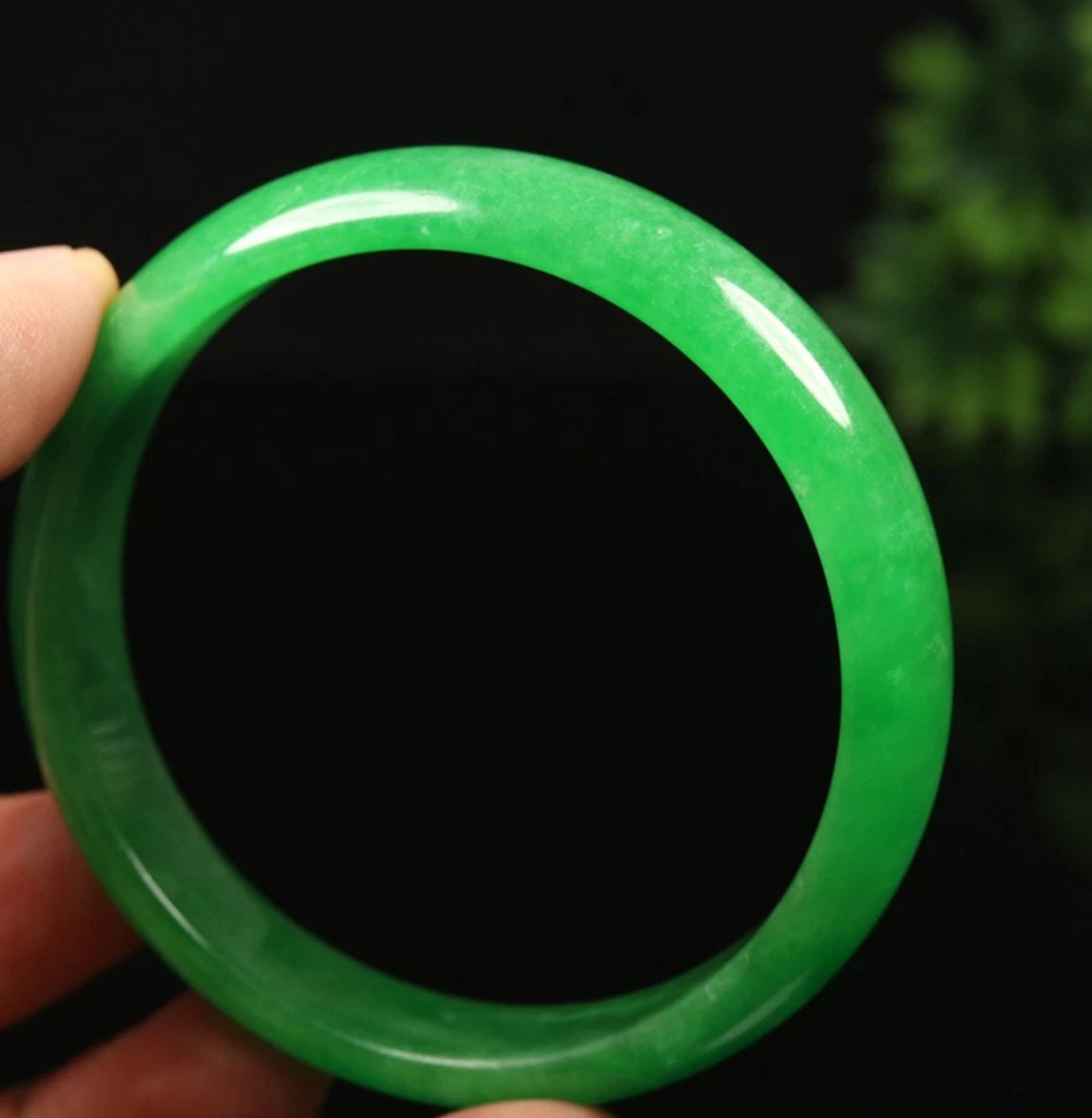VINTAGE Large Jadeite Emerald Green Jade Bangle Size 61MM Y751