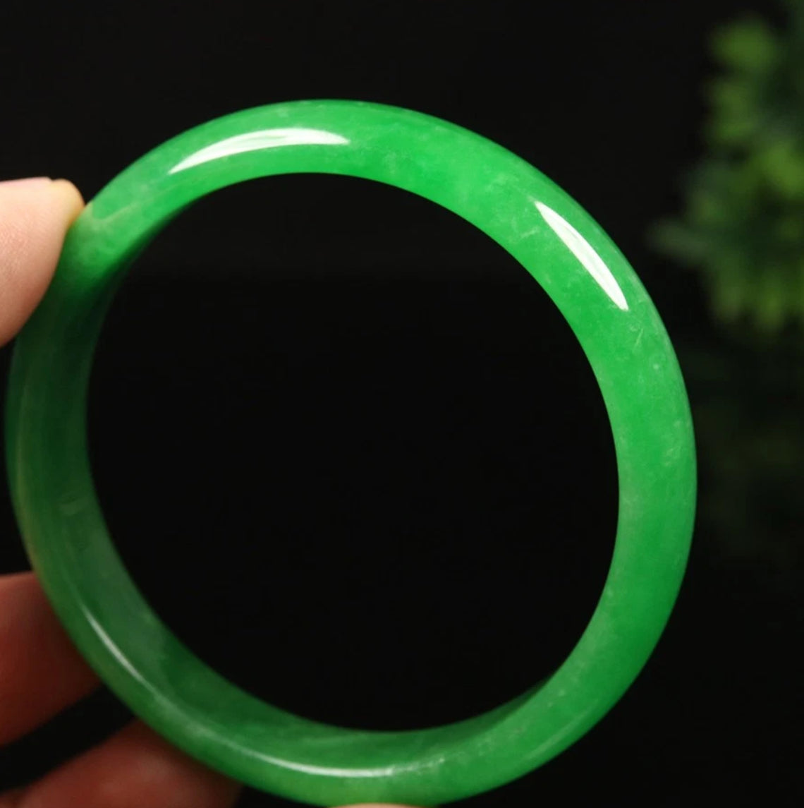 VINTAGE Large Jadeite Emerald Green Jade Bangle Size 61MM Y751
