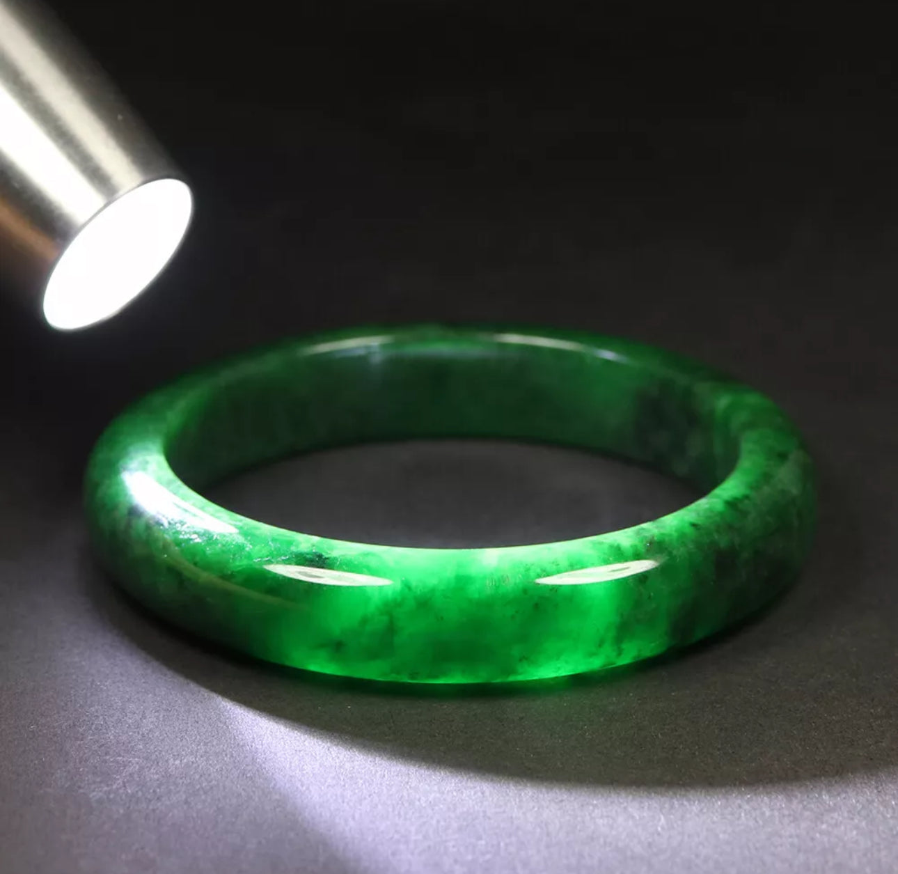 VINTAGE Small Jadeite Green Jade Bangle Size 56mm A381 - JazzyJewelbyAmina 