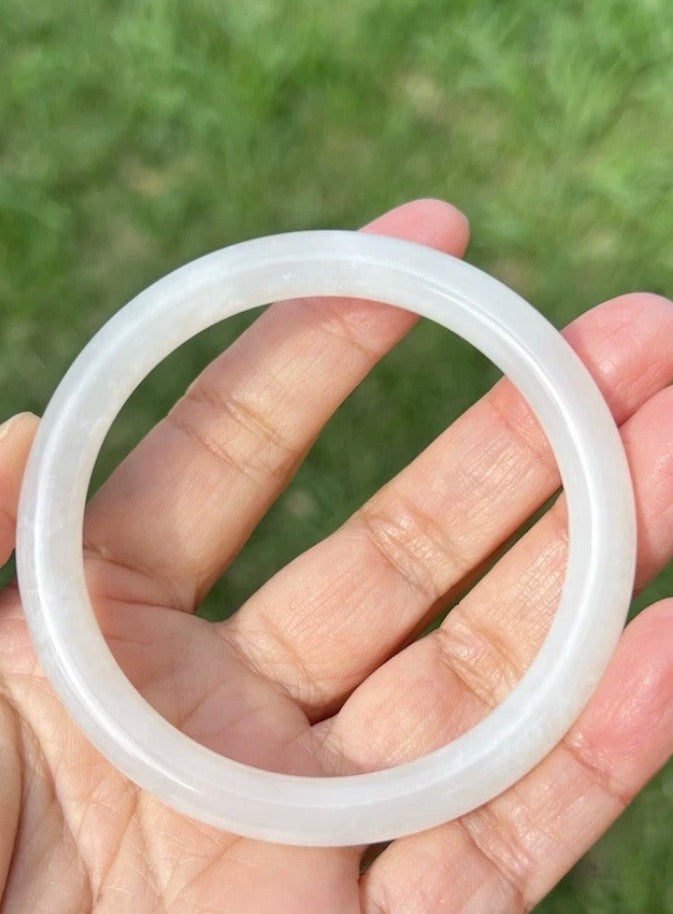 VINTAGE Small Nephrite Jade Bangle Size 56.2 MM Y281 - JazzyJewelbyAmina 