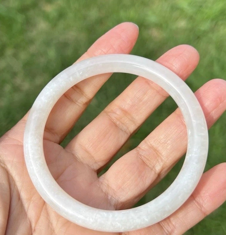 VINTAGE Small Nephrite Jade Bangle Size 56.2 MM Y281 - JazzyJewelbyAmina 