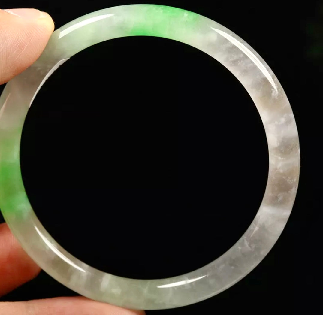 VINTAGE Medium Jadeite Green Icy Jade Bangle Size 57mm Round Princess Thin Cut S451 - JazzyJewelbyAmina 