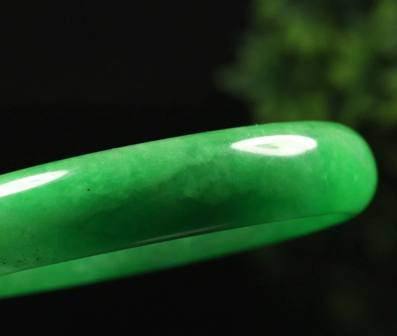 VINTAGE Large Jadeite Emerald Green Jade Bangle Size 61MM Y751