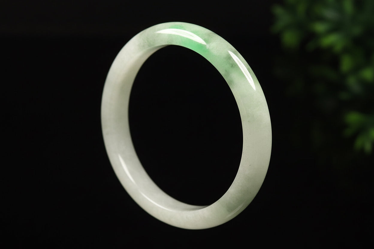 VINTAGE Small Jadeite Green/White Jade Bangle Size 55mm D281 - JazzyJewelbyAmina 