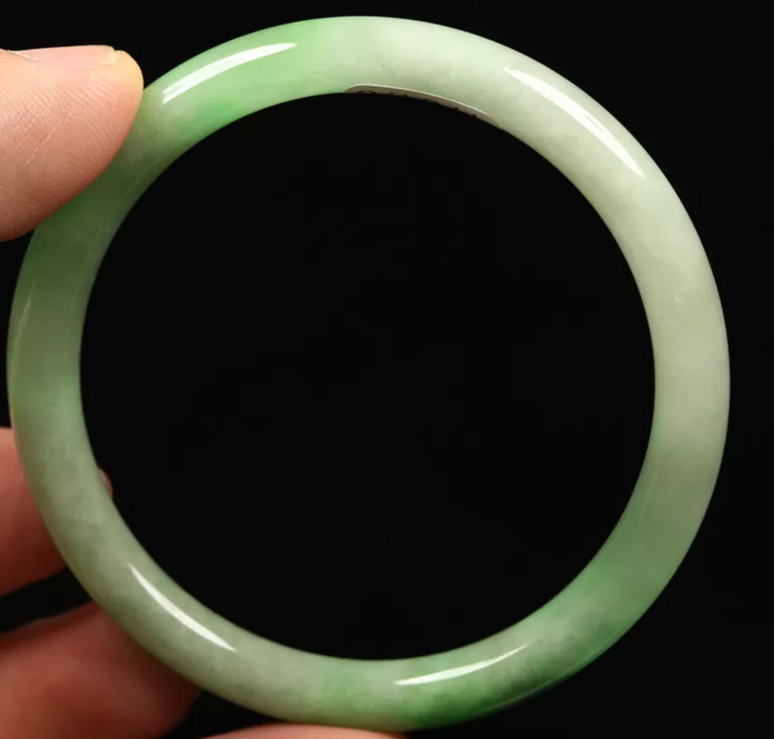 VINTAGE Small Jadeite Green/White Jade Bangle Size 55mm Round Princess Cut J009 - JazzyJewelbyAmina 