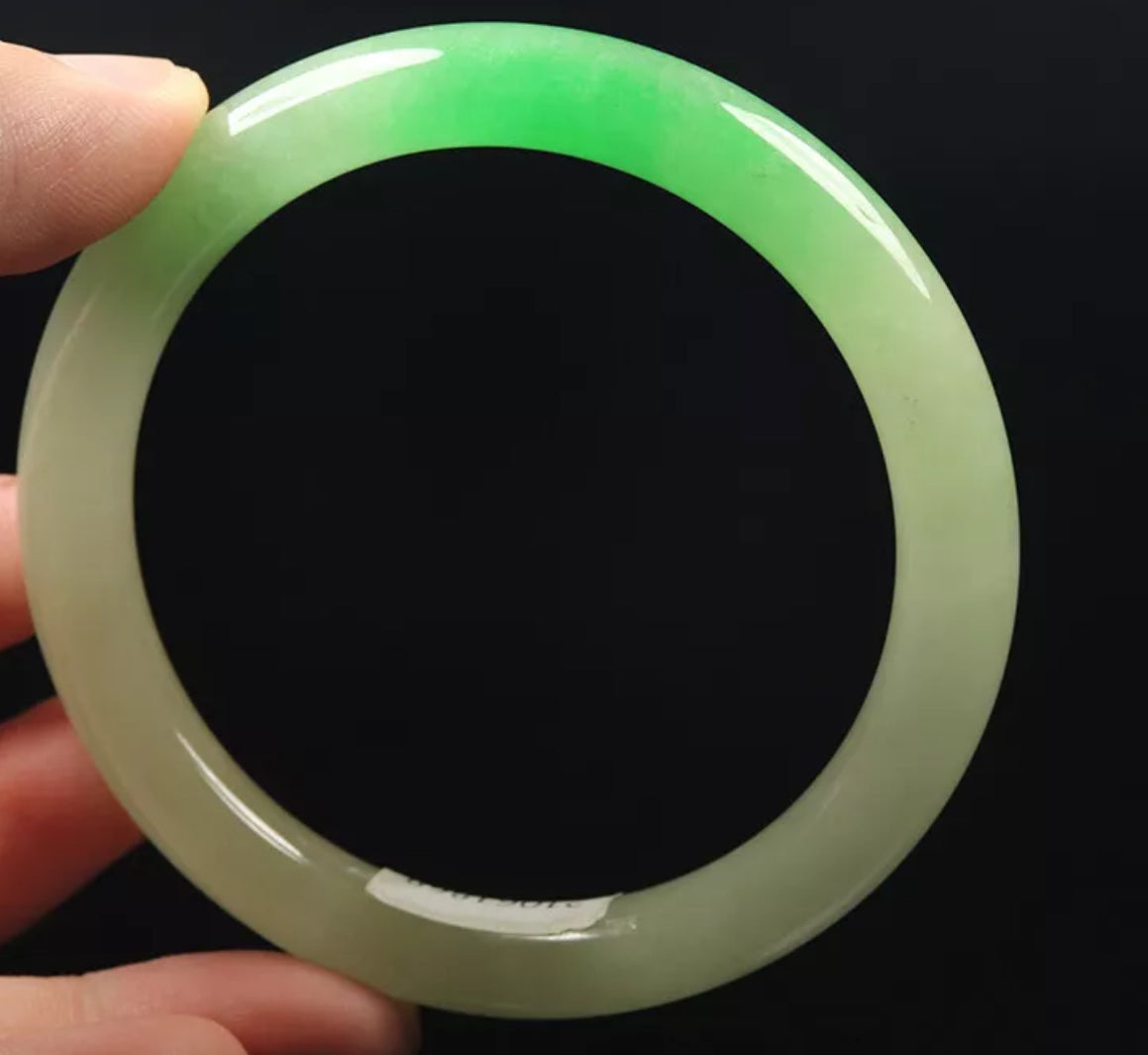 VINTAGE Large Jadeite Green Jade Bangle Size 63mm Round Princess Cut Ombré Green G868 - JazzyJewelbyAmina 