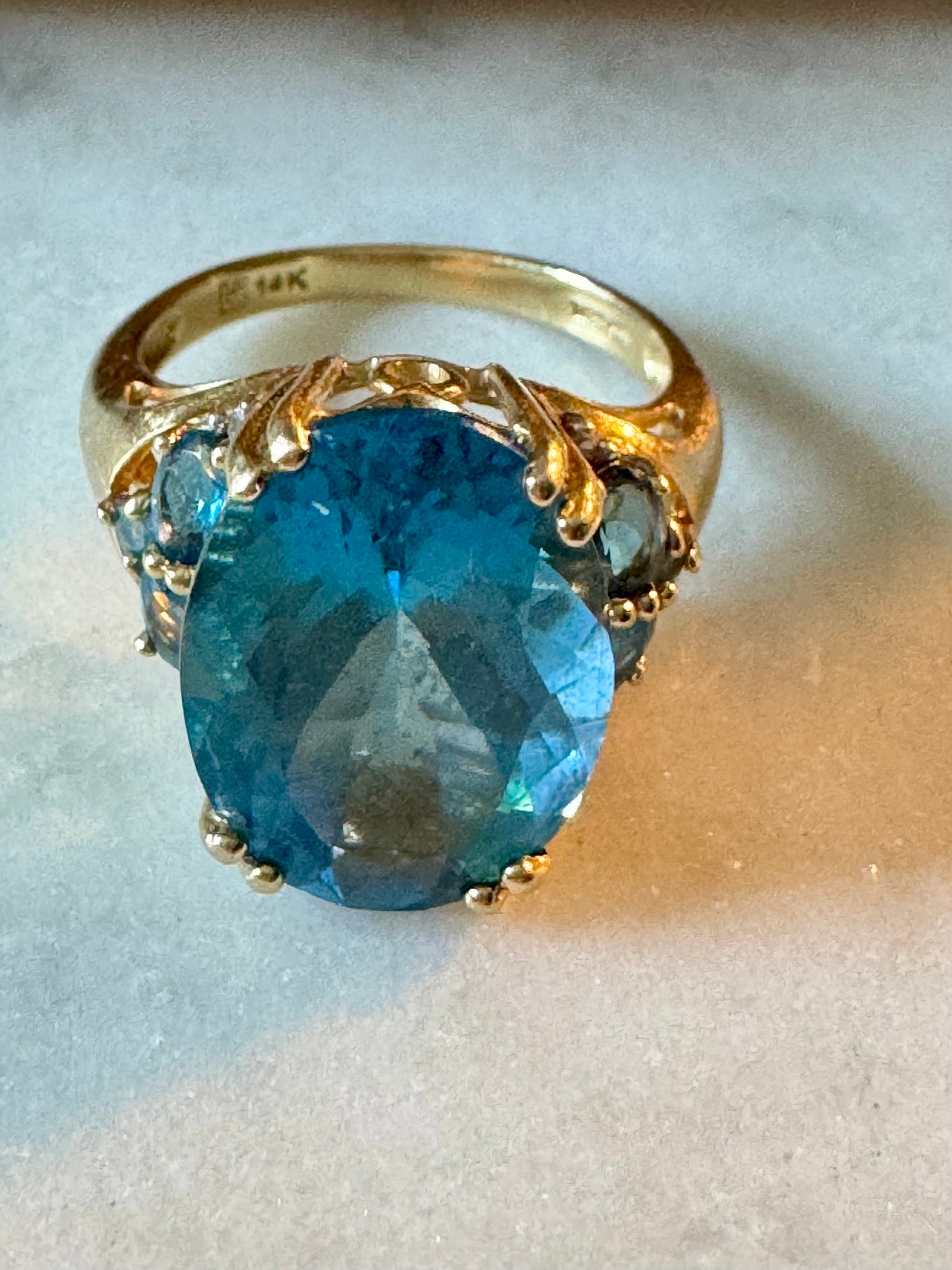 VINTAGE 14K Yellow Gold Blue Topaz Multi-Stone Ring Size 7 - JazzyJewelbyAmina 