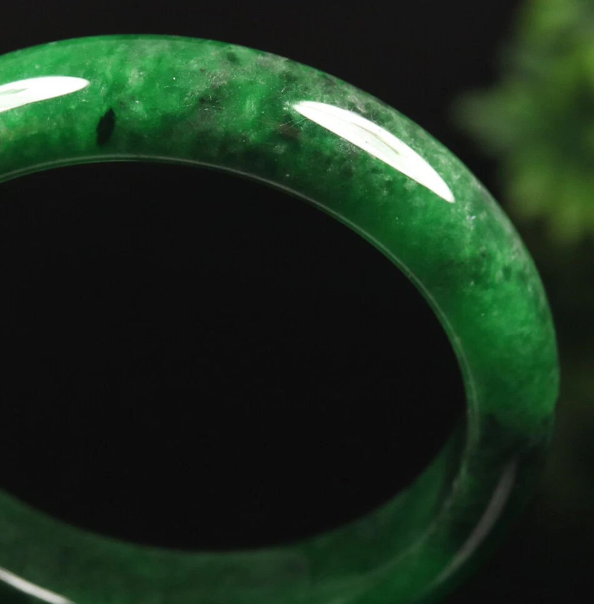 VINTAGE Small Jadeite Green Jade Bangle Size 56mm A381 - JazzyJewelbyAmina 