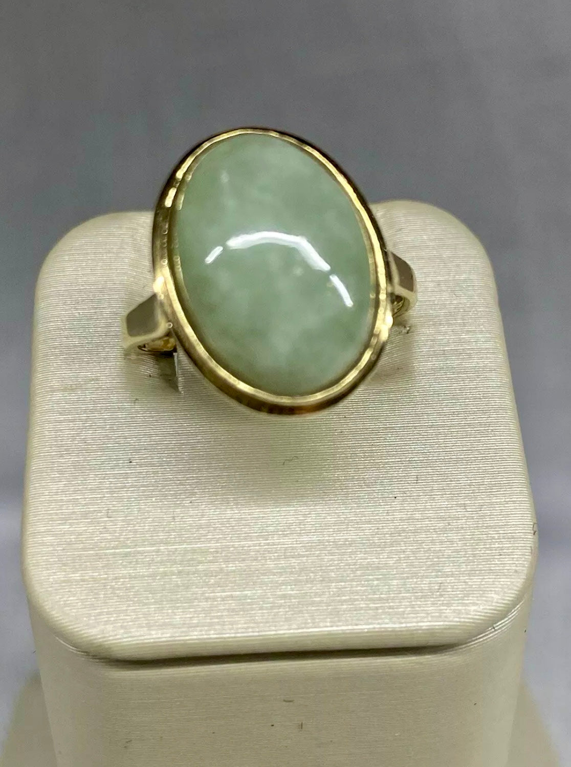 VINTAGE Jade 14K Solid Gold Oval Cabochon Ring Size 5 - JazzyJewelbyAmina 