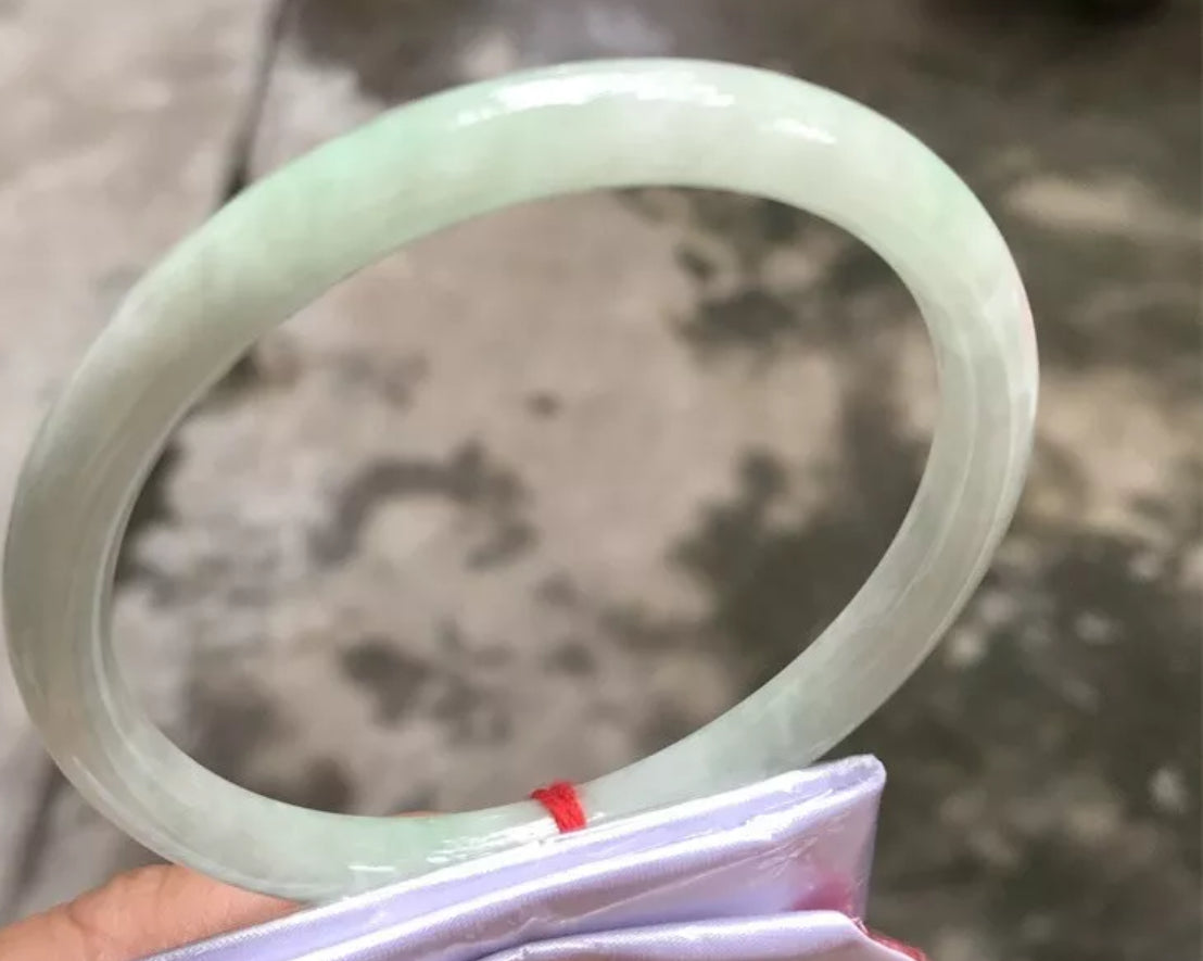 VINTAGE Large Jadeite Green Icy Jade Bangle Size 60.3 mm Round Princess Thin Cut D509 - JazzyJewelbyAmina 