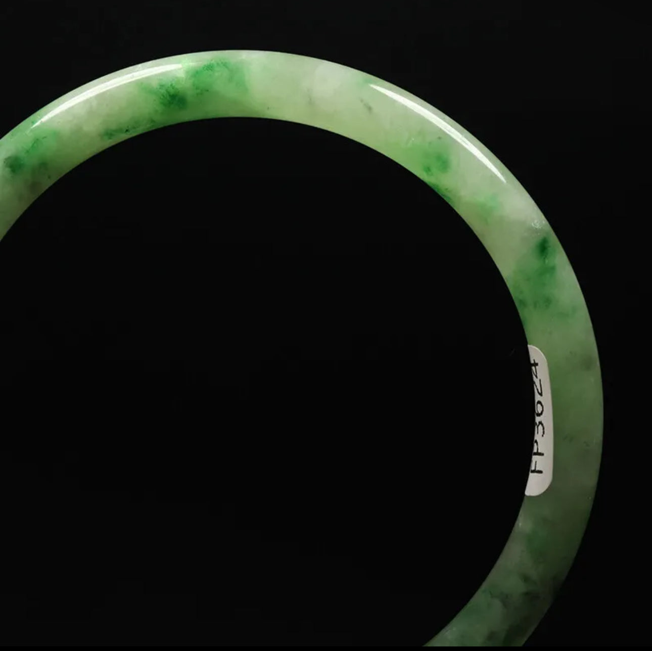 VINTAGE Medium Jadeite Green Jade Bangle Size 59mm Round Princess Thin Cut U301 - JazzyJewelbyAmina 